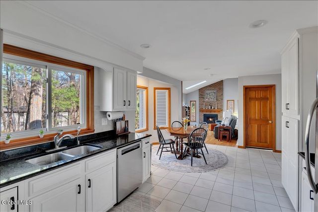 12 Deer Run Hollow, Halfmoon, NY 12065
