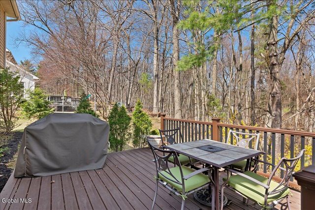 12 Deer Run Hollow, Halfmoon, NY 12065