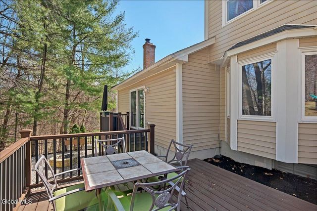 12 Deer Run Hollow, Halfmoon, NY 12065