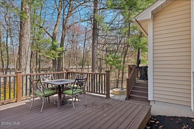 12 Deer Run Hollow, Halfmoon, NY 12065