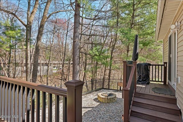 12 Deer Run Hollow, Halfmoon, NY 12065