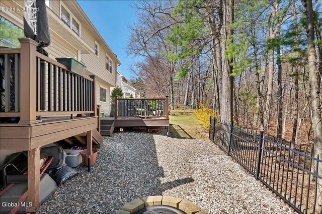 12 Deer Run Hollow, Halfmoon, NY 12065
