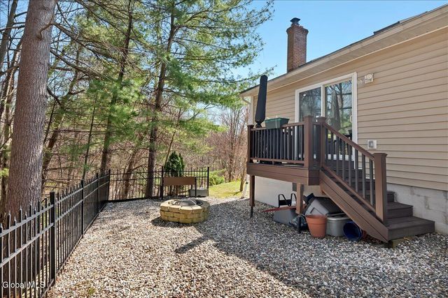 12 Deer Run Hollow, Halfmoon, NY 12065