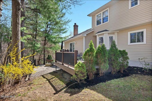 12 Deer Run Hollow, Halfmoon, NY 12065