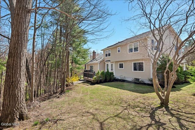 12 Deer Run Hollow, Halfmoon, NY 12065