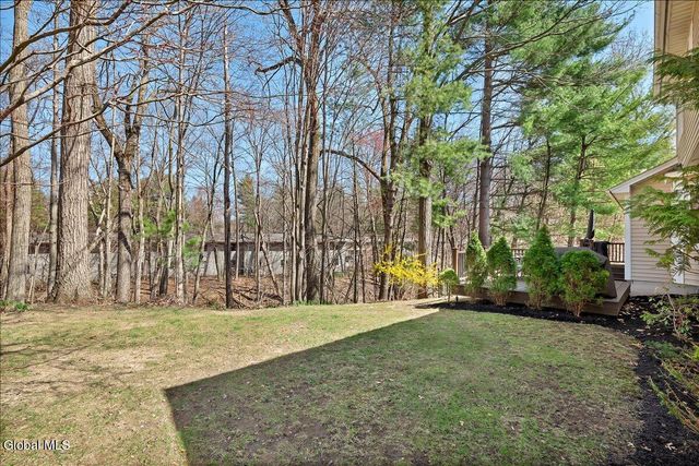 12 Deer Run Hollow, Halfmoon, NY 12065