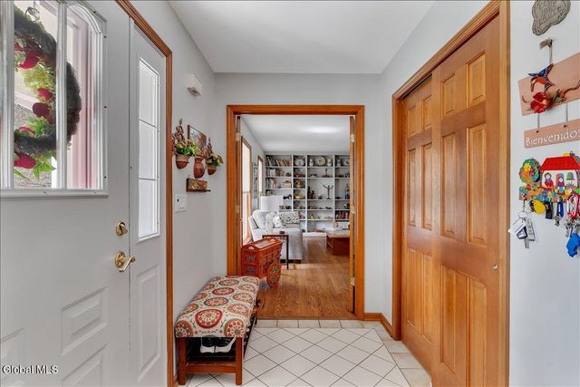 12 Deer Run Hollow, Halfmoon, NY 12065