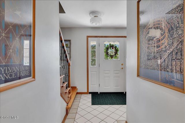 12 Deer Run Hollow, Halfmoon, NY 12065