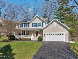 12 Deer Run Hollow, Halfmoon, NY 12065