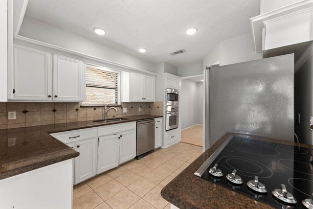 2731 Field Line Drive, Sugar Land, TX 77479