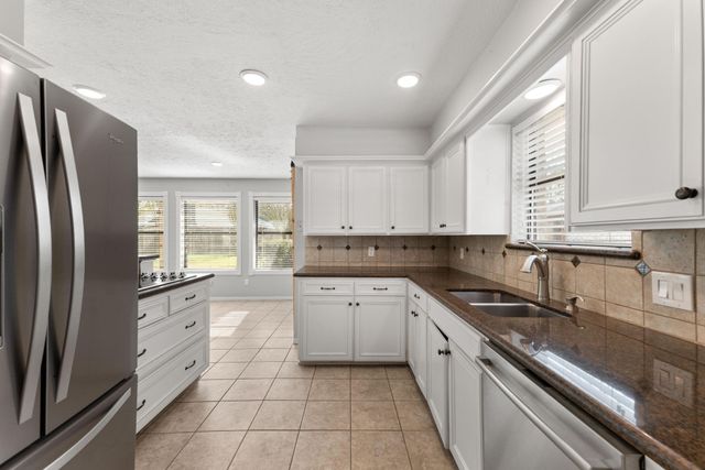 2731 Field Line Drive, Sugar Land, TX 77479