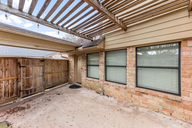 2731 Field Line Drive, Sugar Land, TX 77479