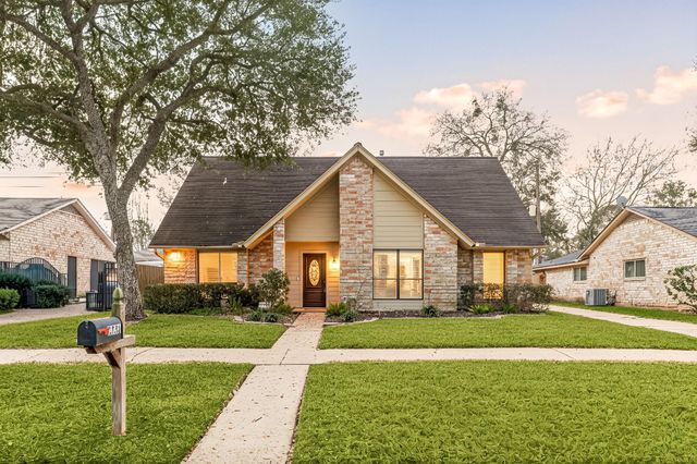 2731 Field Line Drive, Sugar Land, TX 77479