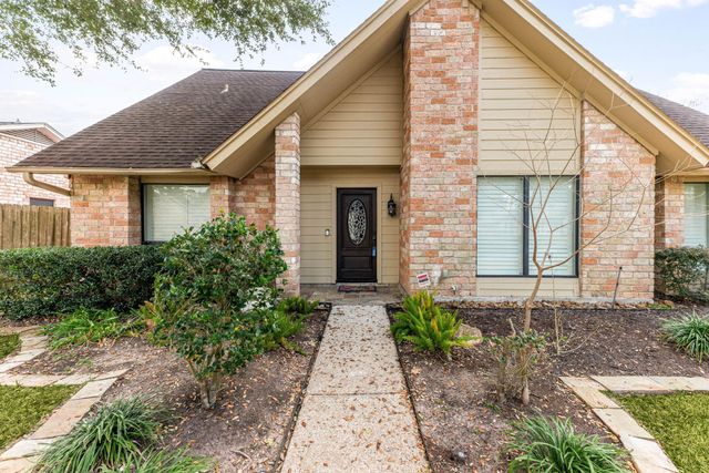 2731 Field Line Drive, Sugar Land, TX 77479