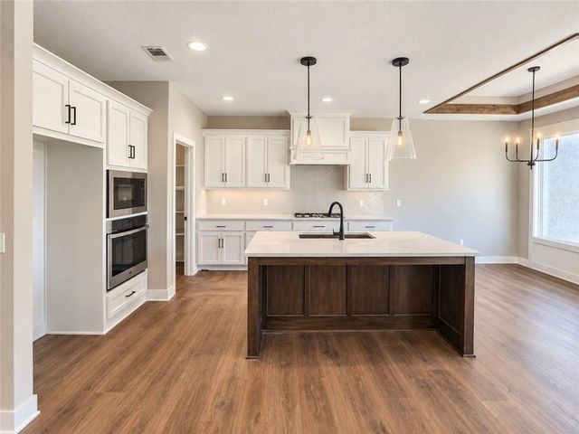 22180 W 116th Terrace, Olathe, KS 66061