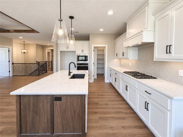 22180 W 116th Terrace, Olathe, KS 66061