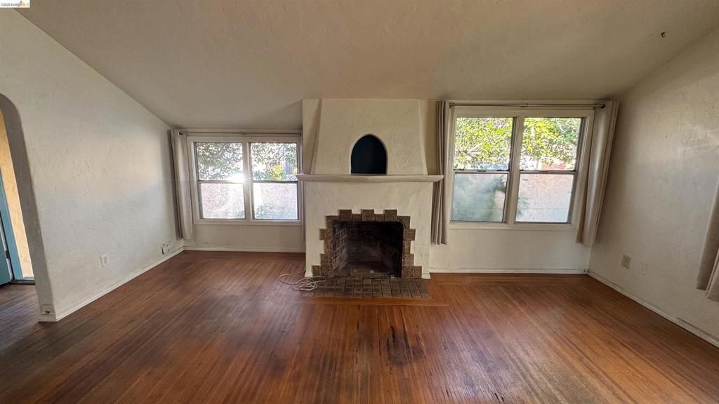Image 11 of property listing at 1266 Washington Ave, Albany, CA 94706