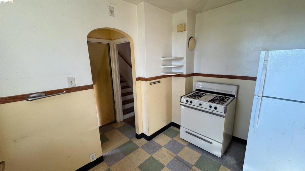 Image 18 of property listing at 1266 Washington Ave, Albany, CA 94706