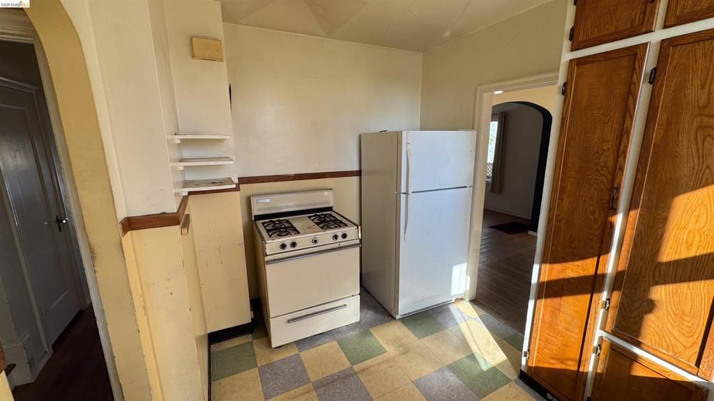 Image 19 of property listing at 1266 Washington Ave, Albany, CA 94706