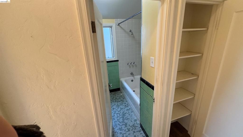 Image 22 of property listing at 1266 Washington Ave, Albany, CA 94706