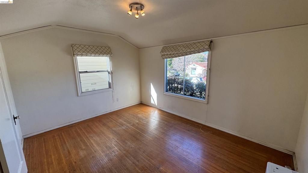 Image 27 of property listing at 1266 Washington Ave, Albany, CA 94706