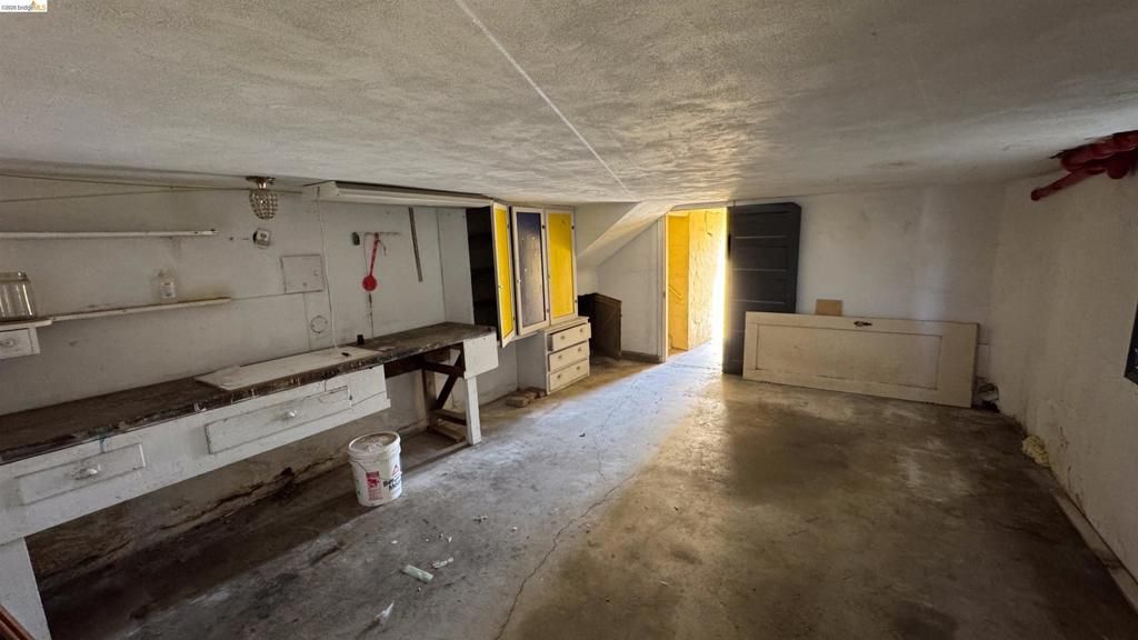 Image 41 of property listing at 1266 Washington Ave, Albany, CA 94706