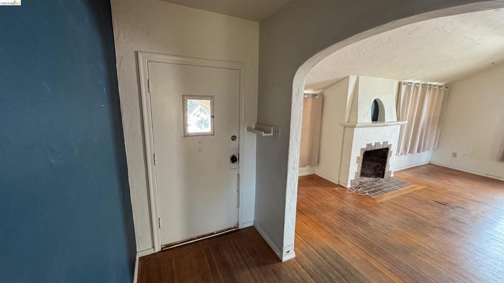 Image 5 of property listing at 1266 Washington Ave, Albany, CA 94706