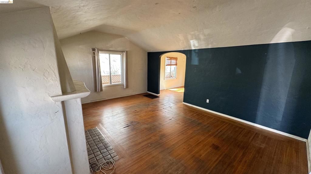 Image 8 of property listing at 1266 Washington Ave, Albany, CA 94706