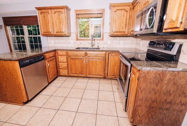 3675 S Lexus Avenue, Springfield, MO 65807