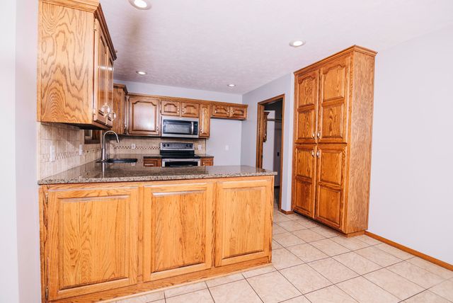 3675 S Lexus Avenue, Springfield, MO 65807