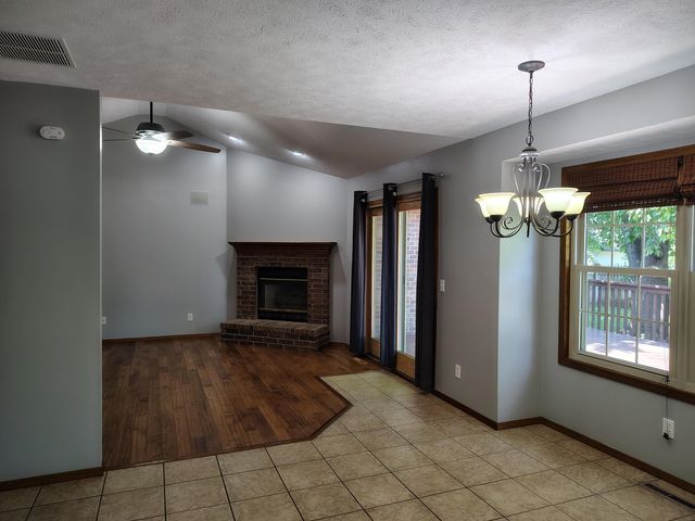 3675 S Lexus Avenue, Springfield, MO 65807
