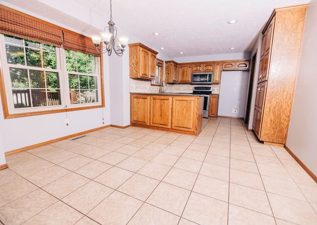 3675 S Lexus Avenue, Springfield, MO 65807