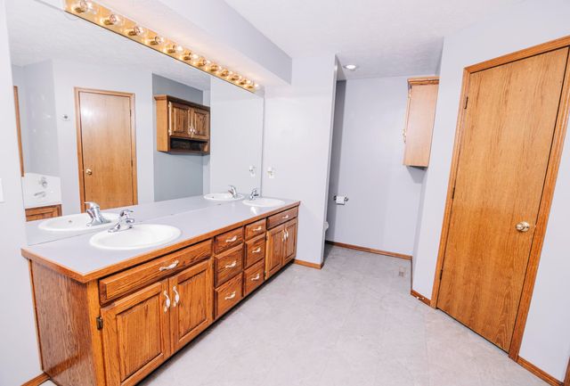 3675 S Lexus Avenue, Springfield, MO 65807