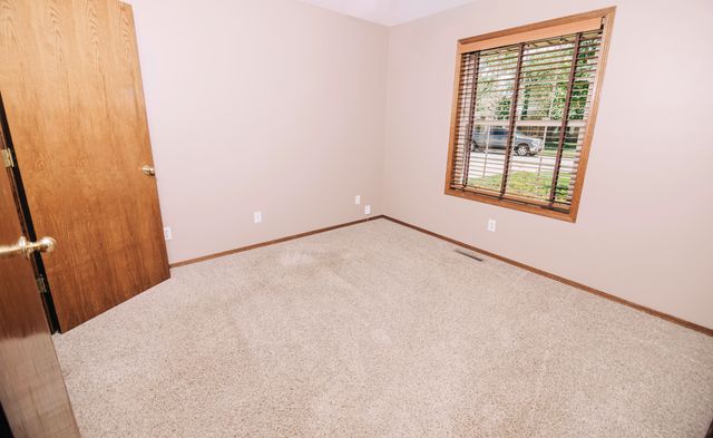 3675 S Lexus Avenue, Springfield, MO 65807