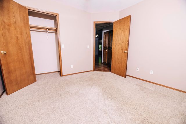 3675 S Lexus Avenue, Springfield, MO 65807