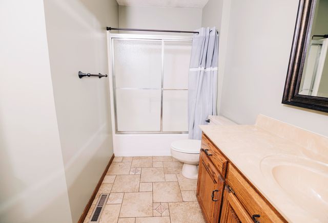 3675 S Lexus Avenue, Springfield, MO 65807