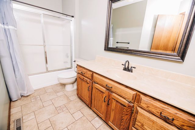 3675 S Lexus Avenue, Springfield, MO 65807