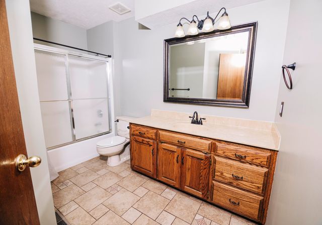 3675 S Lexus Avenue, Springfield, MO 65807
