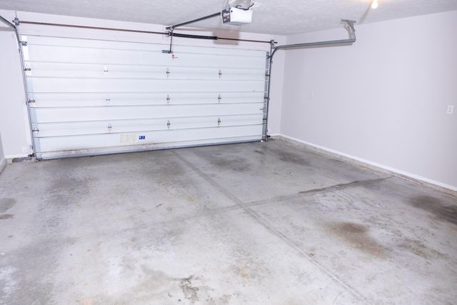3675 S Lexus Avenue, Springfield, MO 65807