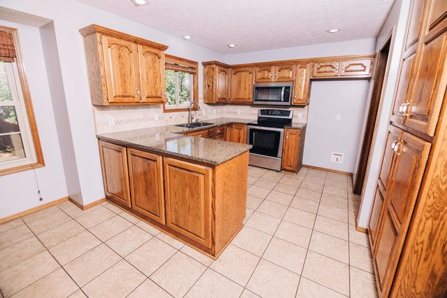 3675 S Lexus Avenue, Springfield, MO 65807