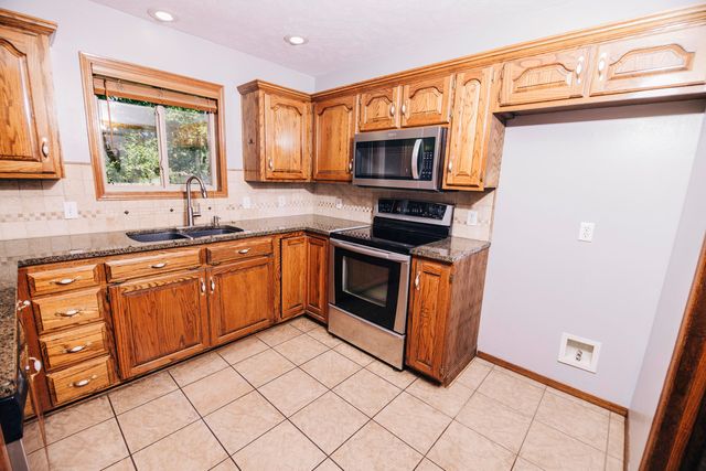 3675 S Lexus Avenue, Springfield, MO 65807