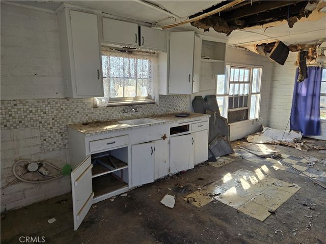 59230 Phillipi Lane, Landers, CA 92285