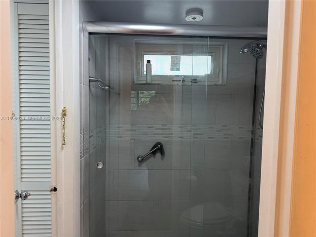 5851 NW 62nd Ave 305, Tamarac, FL 33319