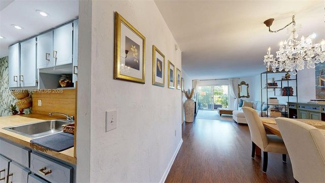 3860 NE 170th St 310, North Miami Beach, FL 33160