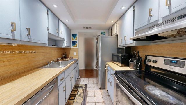 3860 NE 170th St 310, North Miami Beach, FL 33160