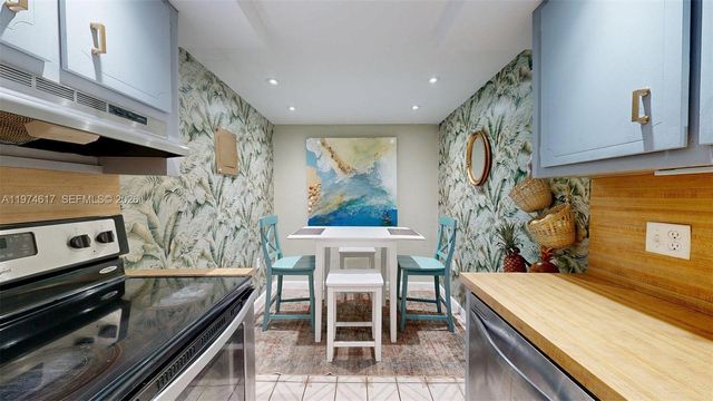 3860 NE 170th St 310, North Miami Beach, FL 33160