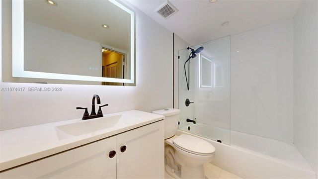 3860 NE 170th St 310, North Miami Beach, FL 33160