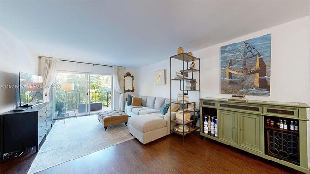 3860 NE 170th St 310, North Miami Beach, FL 33160