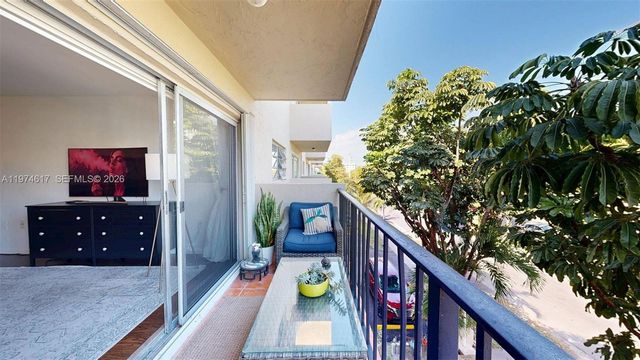 3860 NE 170th St 310, North Miami Beach, FL 33160