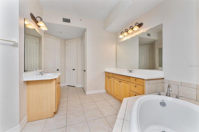 97 VIVANTE 9748, Punta Gorda, FL 33950